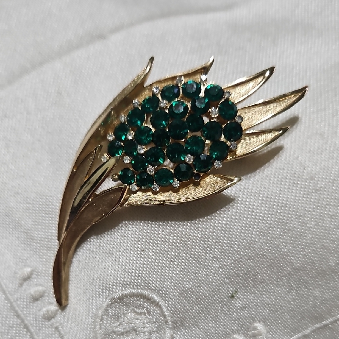 Trifari Gold And Green Brooch With Stylized Flower Design